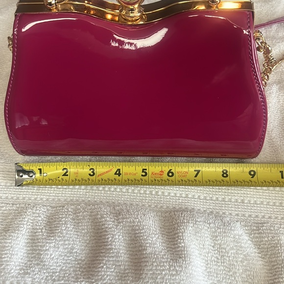 La Terre Magenta Vegan Purse w Detachable x-body Gold Chain Strap, Gem CUTE - Picture 7 of 10